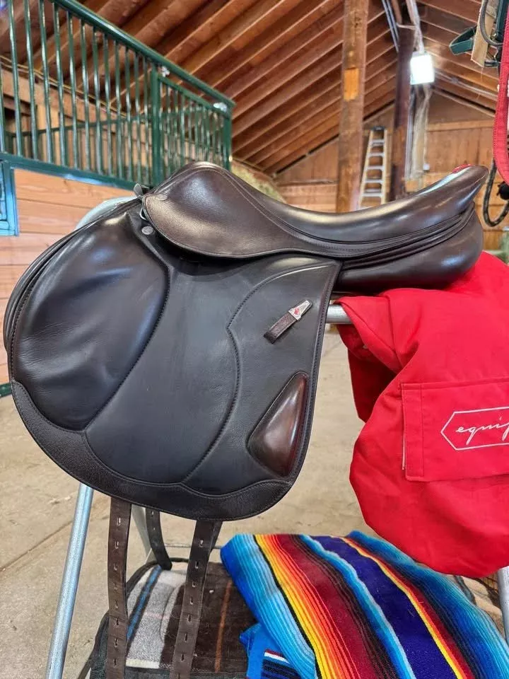 17.5" Equipe Evolution monoflap jump saddle